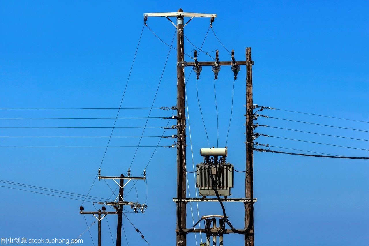 電力金具 連接希臘群島的能源脈絡——以菲羅斯特法尼圣托里尼基克拉澤斯為例
